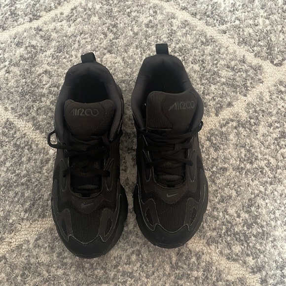 Nike Airmax 200s - Picture 2 of 5